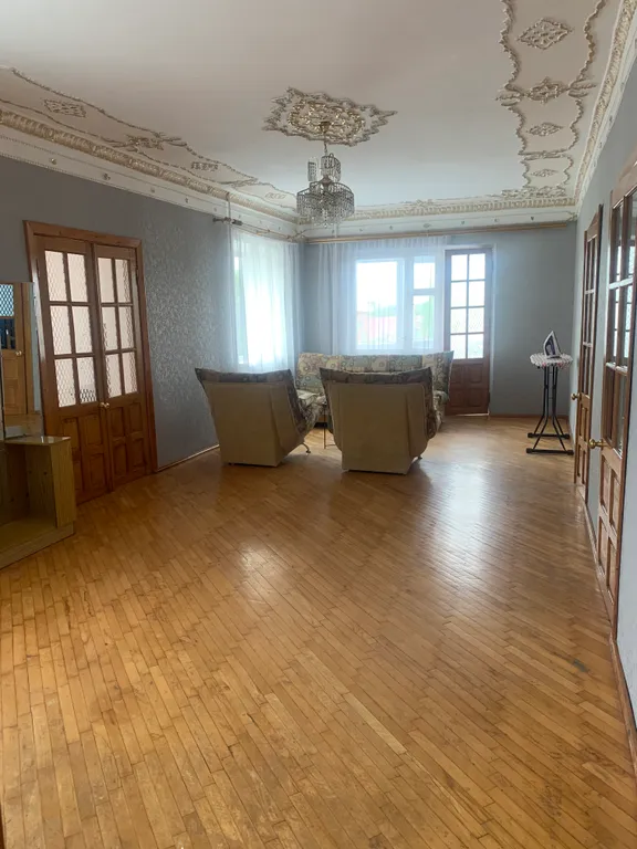 Уютная просторна часть дома на 2 этаже под ключ с бассейном и беседкой