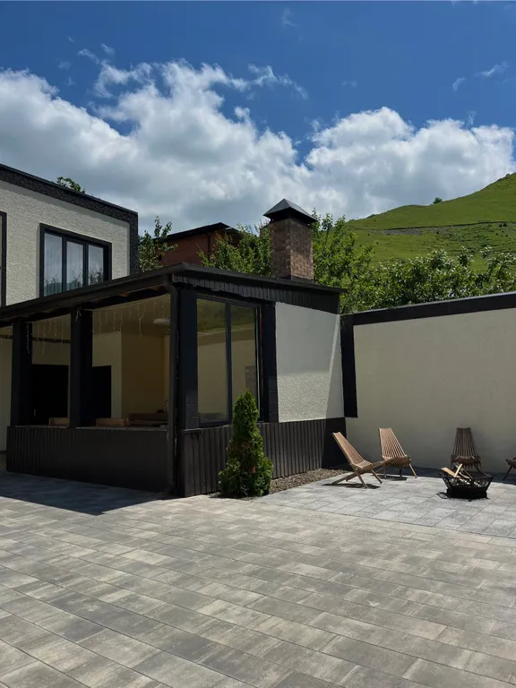 Уютный дом с видом на горы