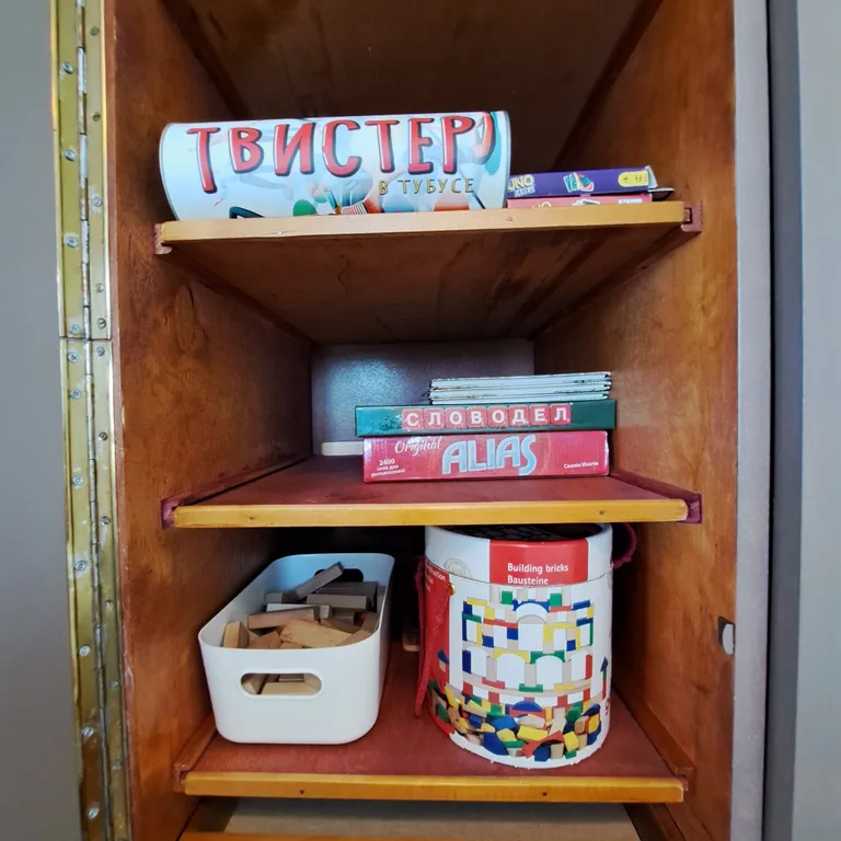 Дом с качелями