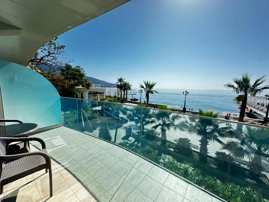 Просторная квартира с видом на море — аренда посуточно в Ялта