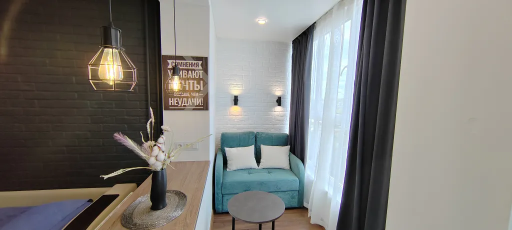 Квартира-студия с дизайнерским ремонтом рядом с центром города