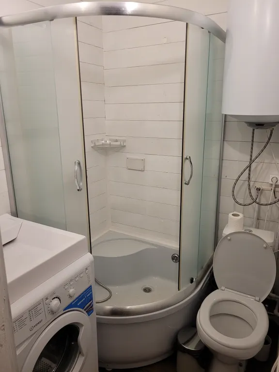 Домик у снежных вершин