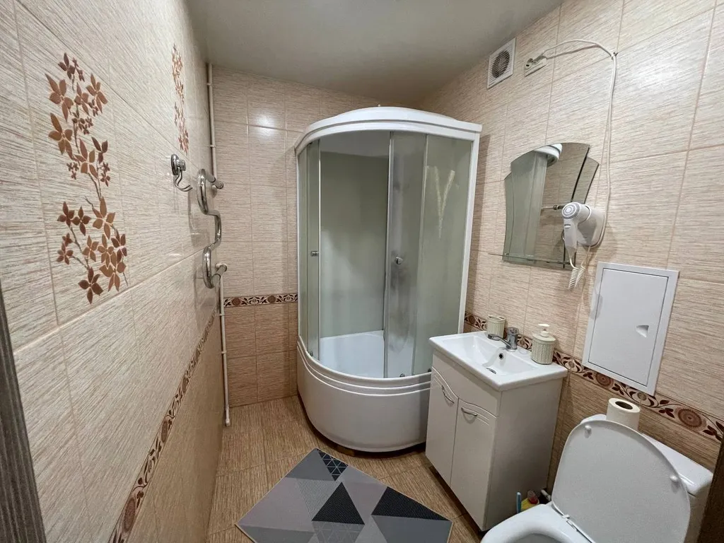 Двухкомнатная квартира на набережной в центре города