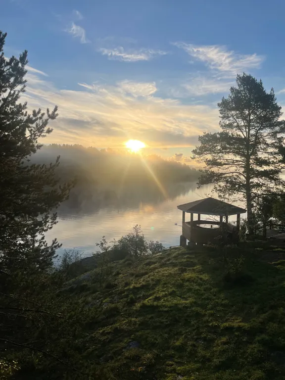 Большой уютный деревянный коттедж на самом берегу Ладожских шхер