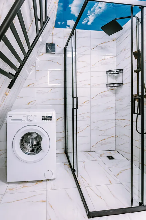 Коттедж в лесу с бассейном