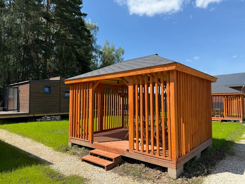 Домик с видом на лес