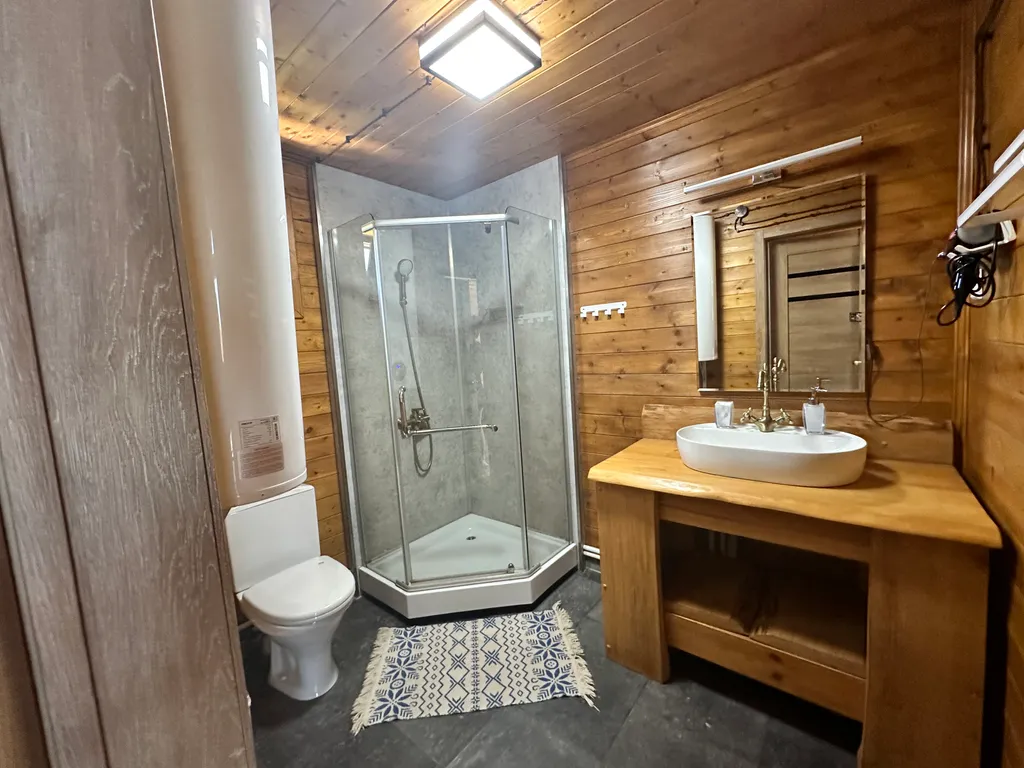 Барнхаус Black