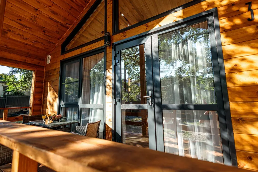 Барнхаус с террасой, бассейном и мангалом на территории