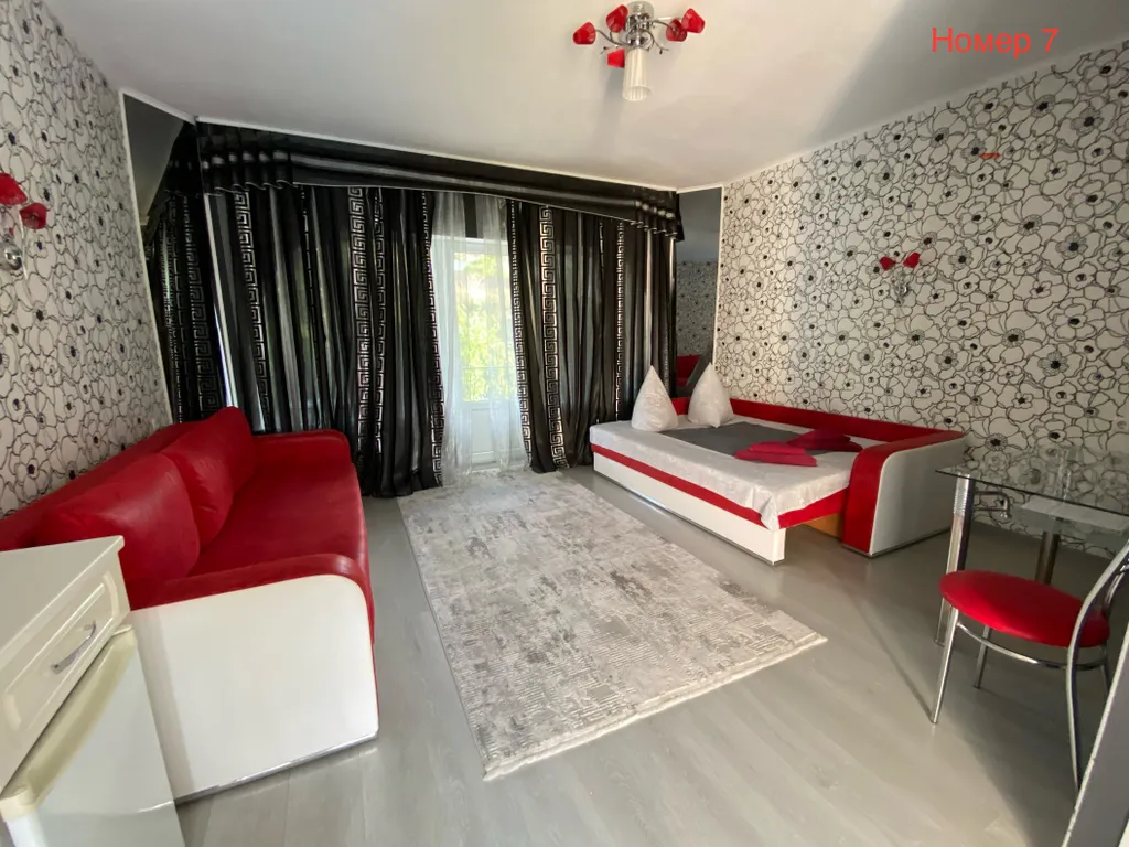 Коттедж Домик у бассейна — Севастополь