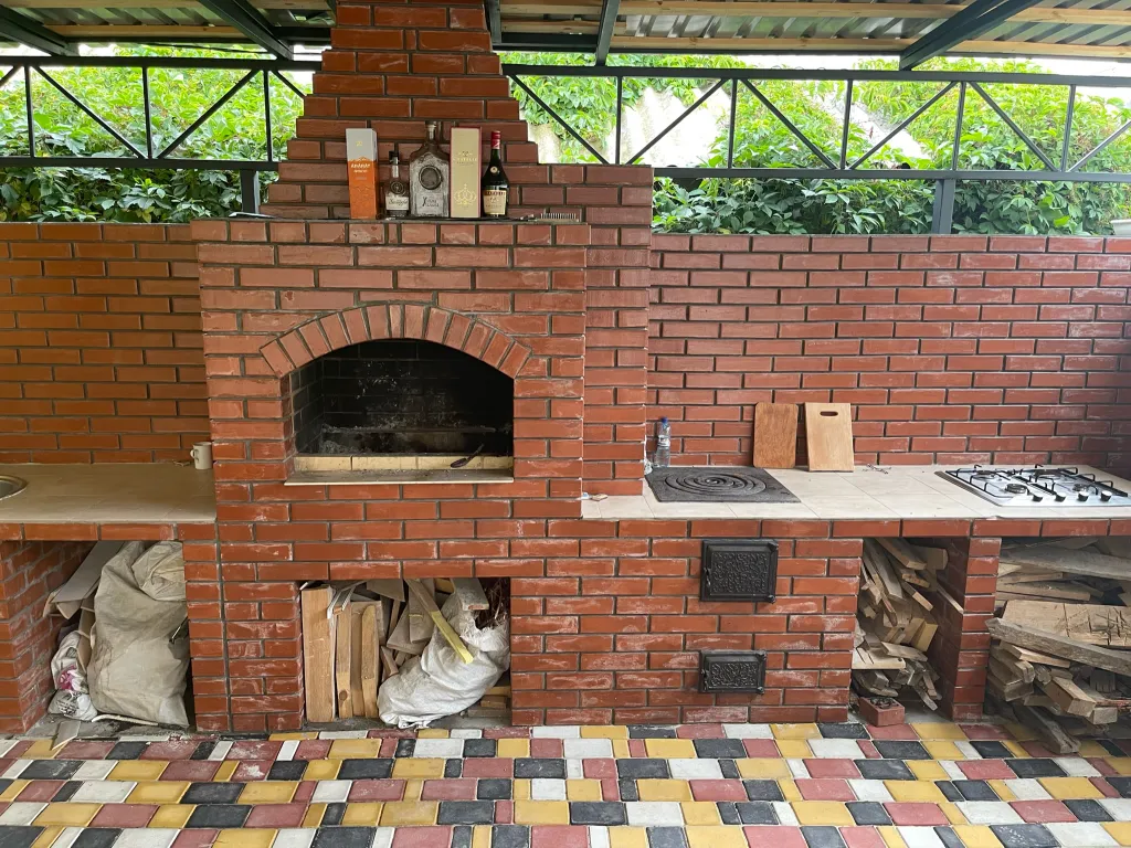 Часть дома на набережной