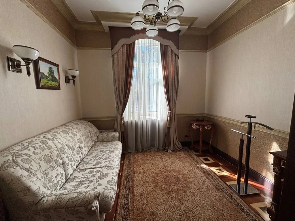 Двухэтажный коттедж с видом на парк в центре Минска