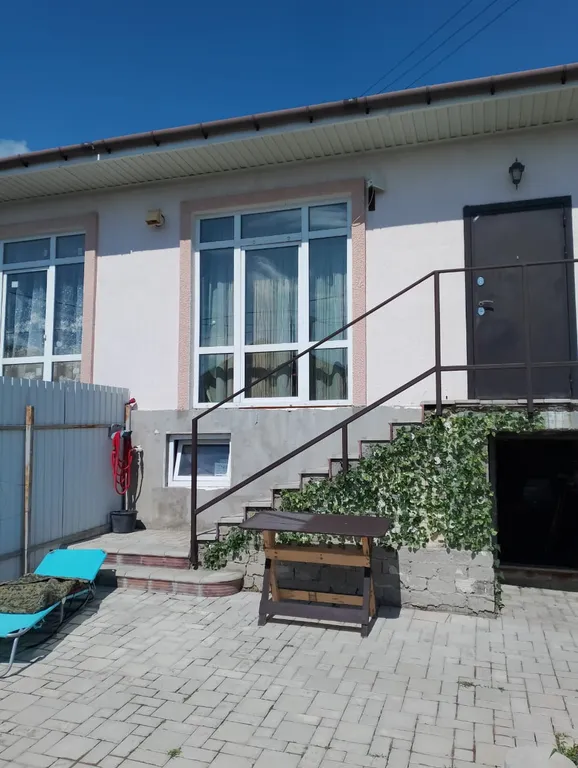 Дом, горы, море