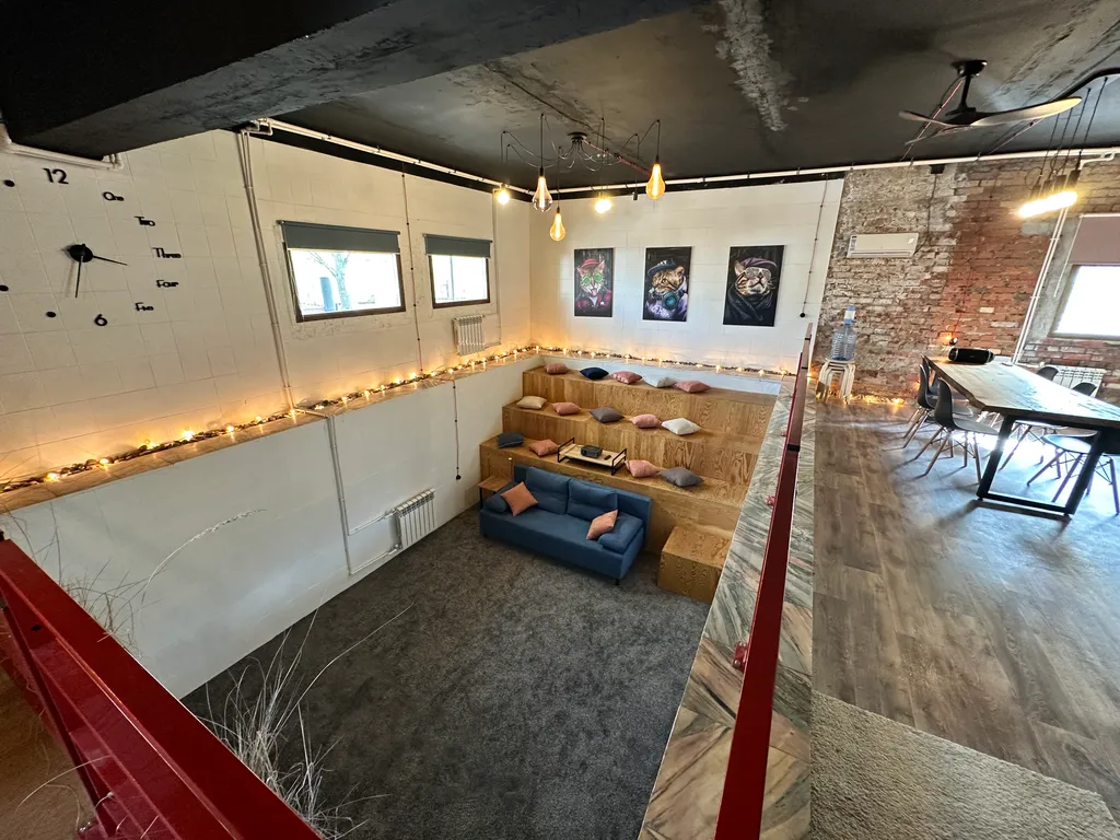 Таунхаус с кинотеатром в стиле лофт. 
3 минуты до Волги. Песчаный пляж