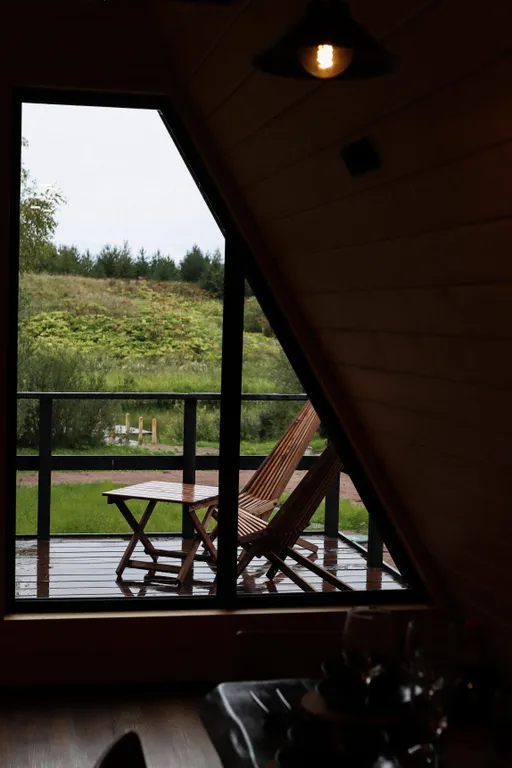 Дом A-frame с видом на реку