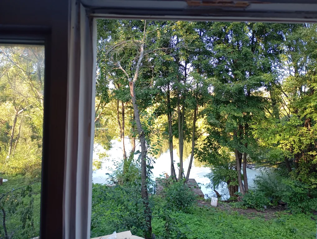 Изба с уютом детства, деревенский дом с баней и русским бытом