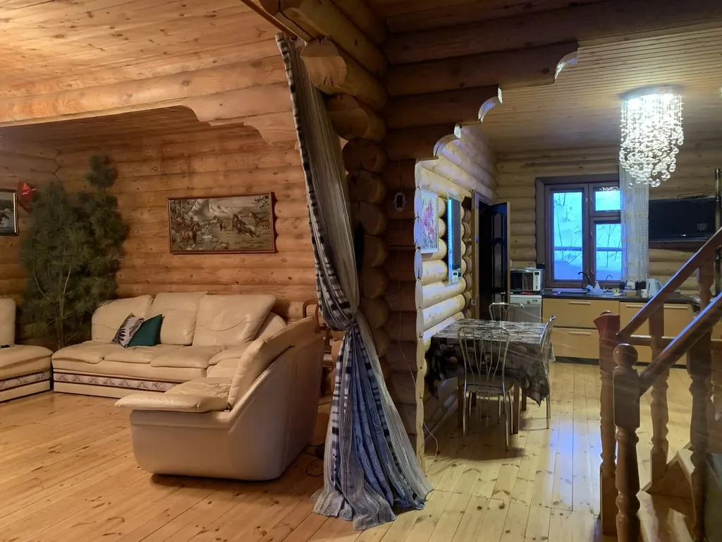 Большой просторный дом из бруса