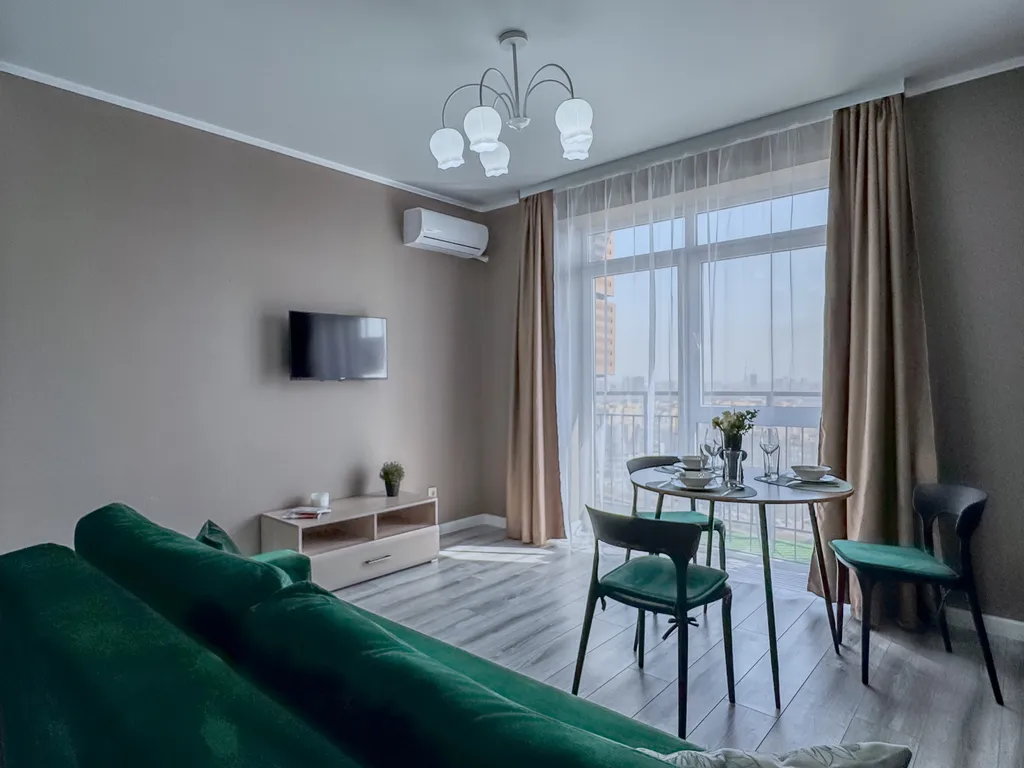 Квартира с евроремонтом, вид на город и реку