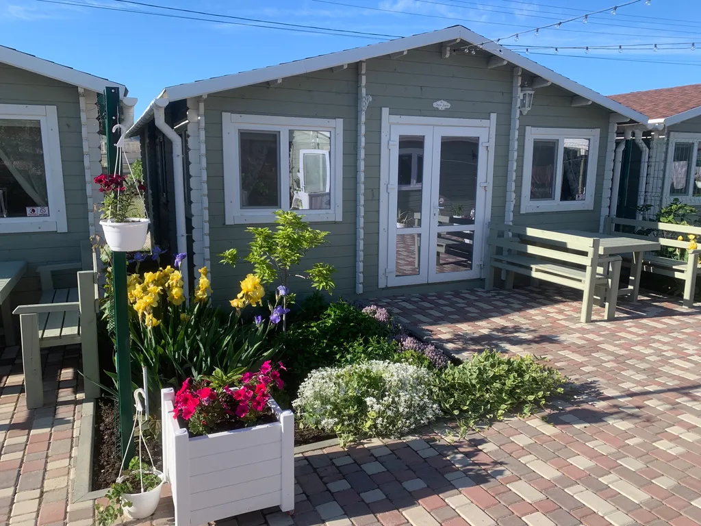 Коттедж Индивидуальный трехкомнатный эко-дом с террасой и кухней Ветер Перемен — аренда посуточно в Миндальное