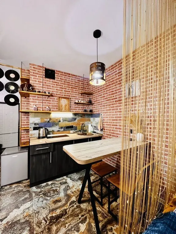 Студия с дизайнерским ремонтом