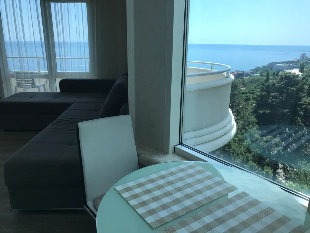 Студия с видом на море и горы