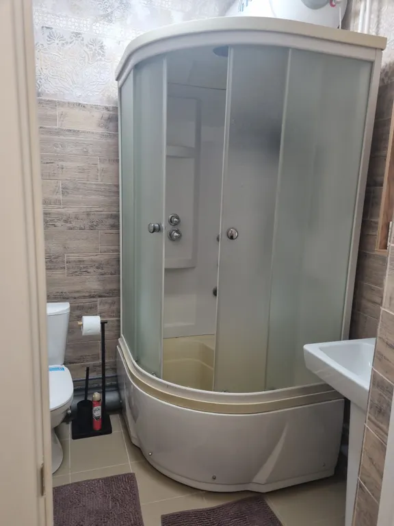 В историческом доме в центре города, уютные апартаменты, своя парковка