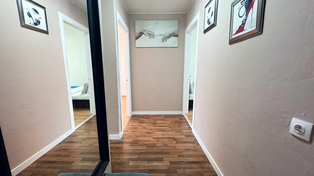 Двухкомнатная квартира с раздельными комнатами рядом с Норд Ареной