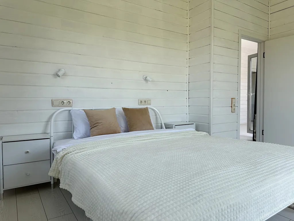 Коттедж с сауной с видом на лес