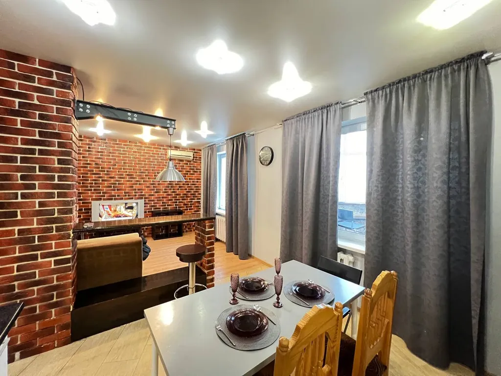 Видовая квартира с дизайнерским ремонтом в центре