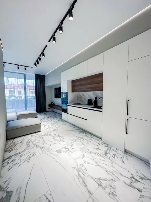 Двухуровневые апартаменты с прямым выходом к бассейну и у моря