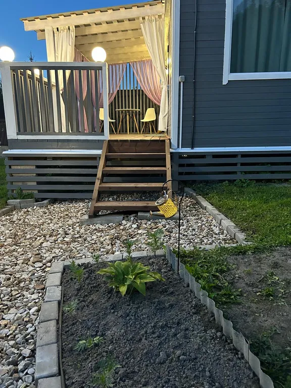 Уютный домик рядом с речкой