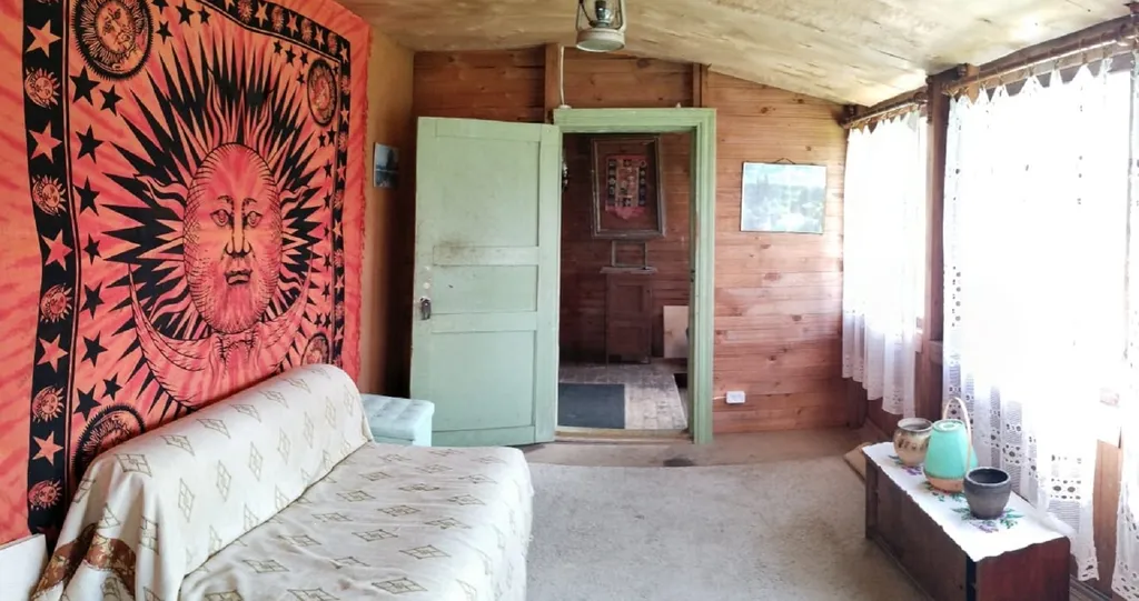 Деревенский дом с видом на озеро