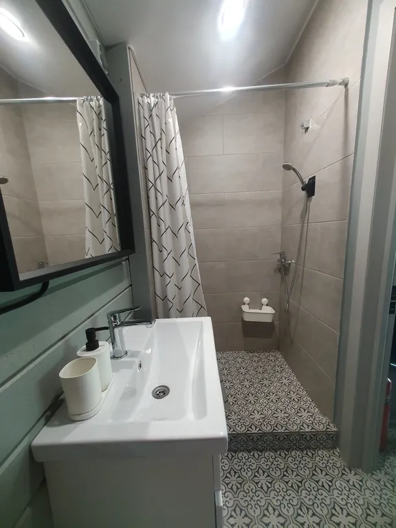 Уютный дом на краю города