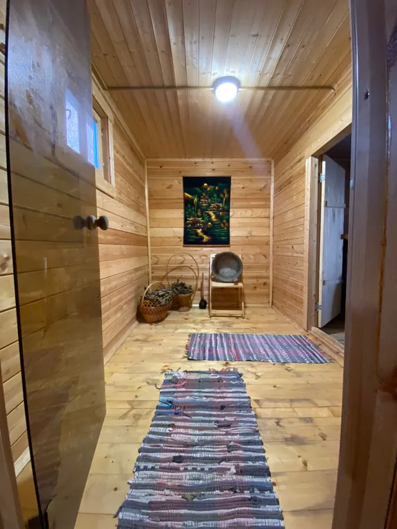 Загородный дом с баней в километре от прекрасного города