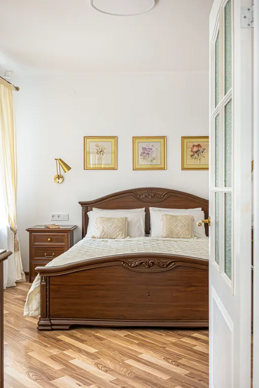 Стильная квартира с тремя спальнями и 2 санузлами у Спаса на Крови