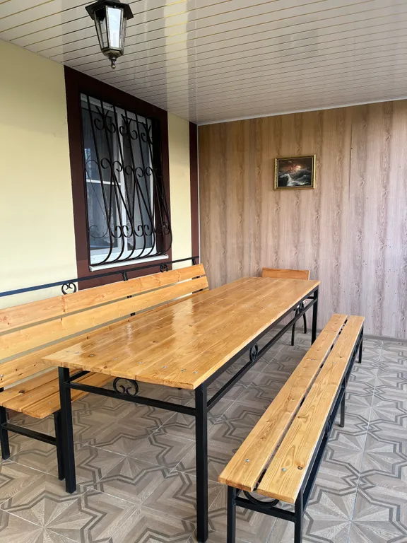 Двухэтажный дом с бассейном, верандой и видом на горы