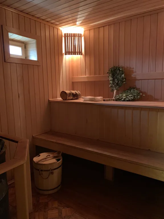 Дом у пруда