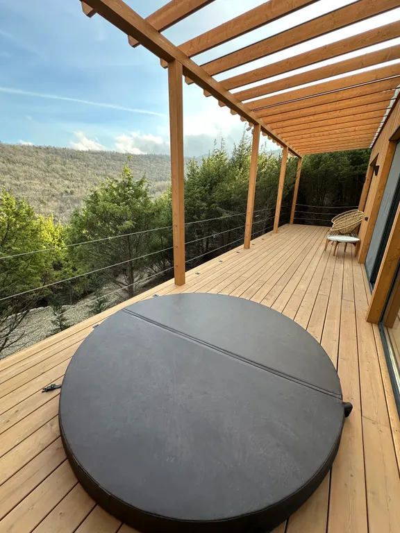 Коттедж Сосновый с джакузи на террасе