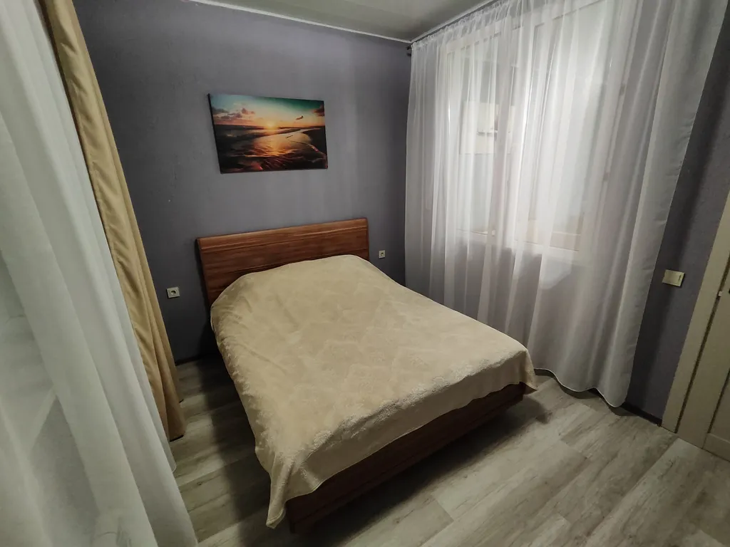 Однокомнатная квартира студия с отдельной спальней