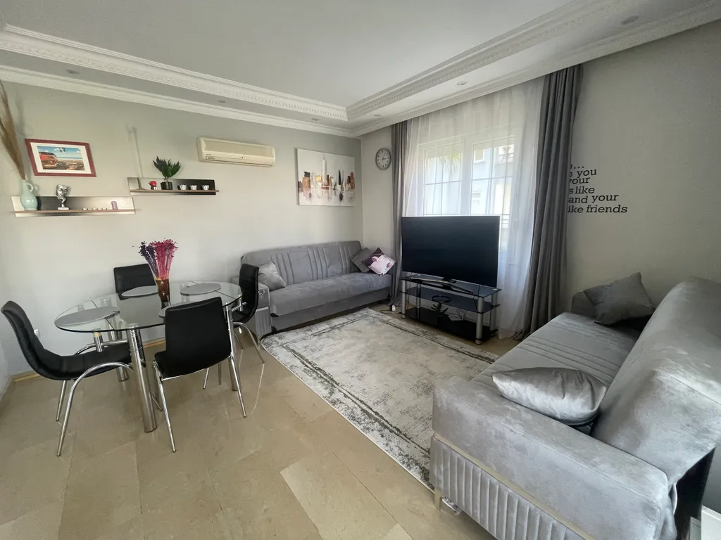 Семейная квартира с бассейном рядом с морем