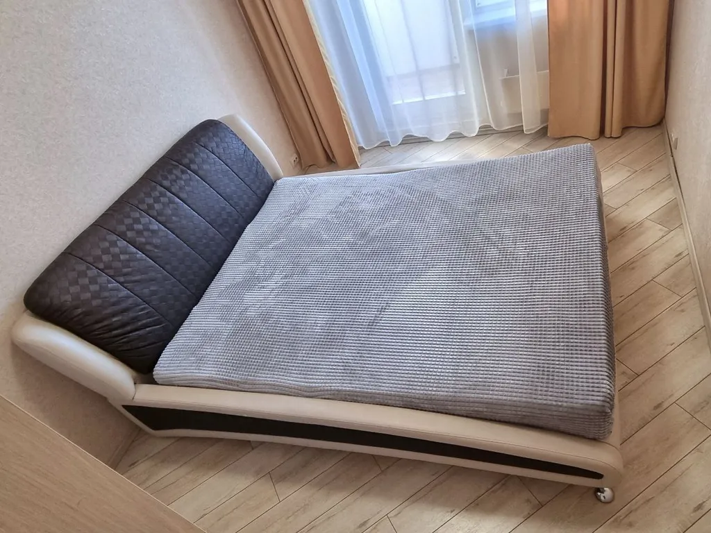 Евро трехкомнатная квартира возле Онкологического диспансера — аренда посуточно в Красноярск