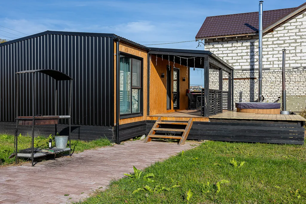 Коттедж Уютный новый домик в городе с горячей купелью — Новопокровское