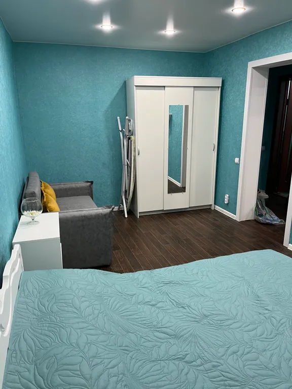 Уютные апартаменты в центре города с видом на пруд с плавающими утками