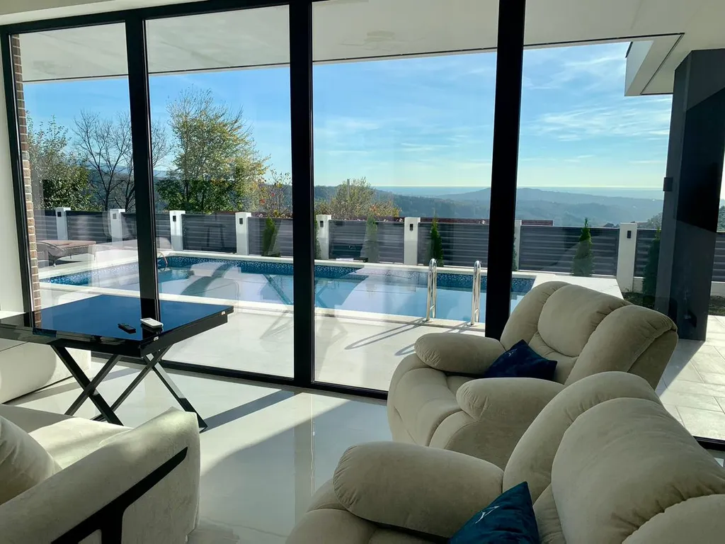 Шикарная Вилла с видом на море и горы