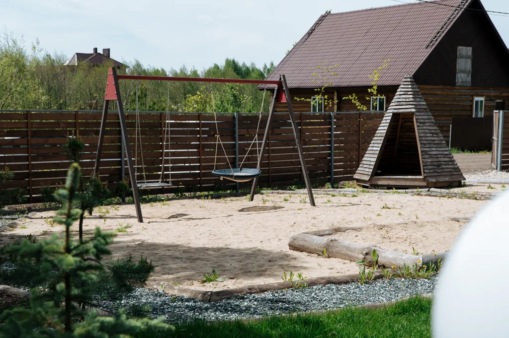 Уютный новый дом у хвойного леса в черте города