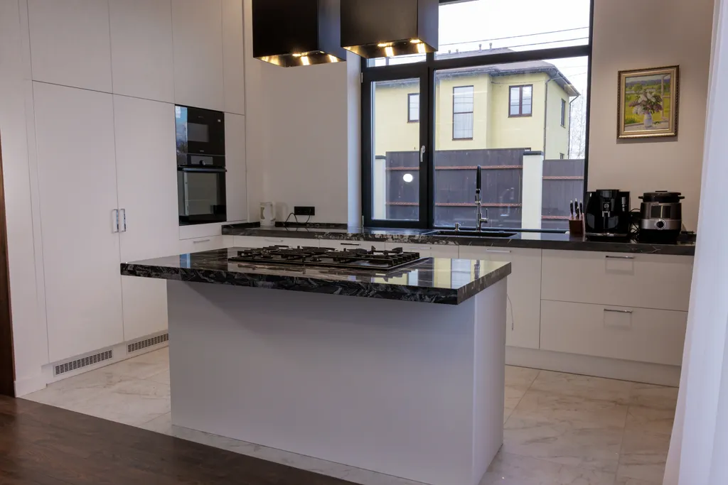 Шикарный коттедж в Подмосковье с круглогодичным бассейном на улице