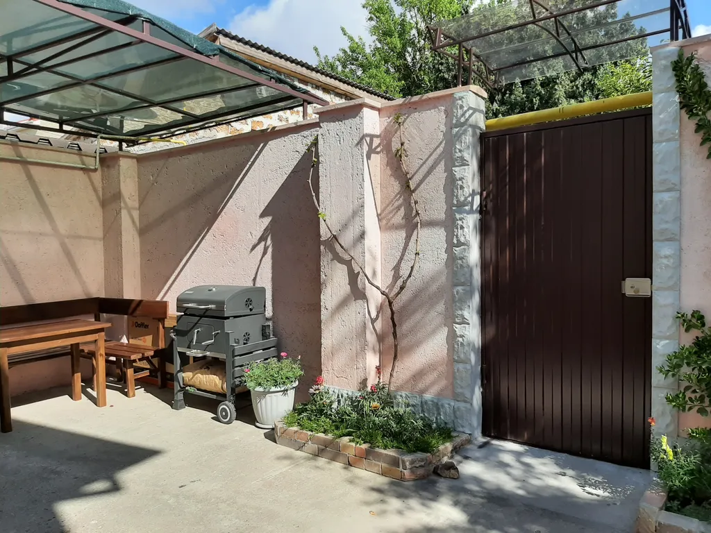 Студия в курортной части города с двориком