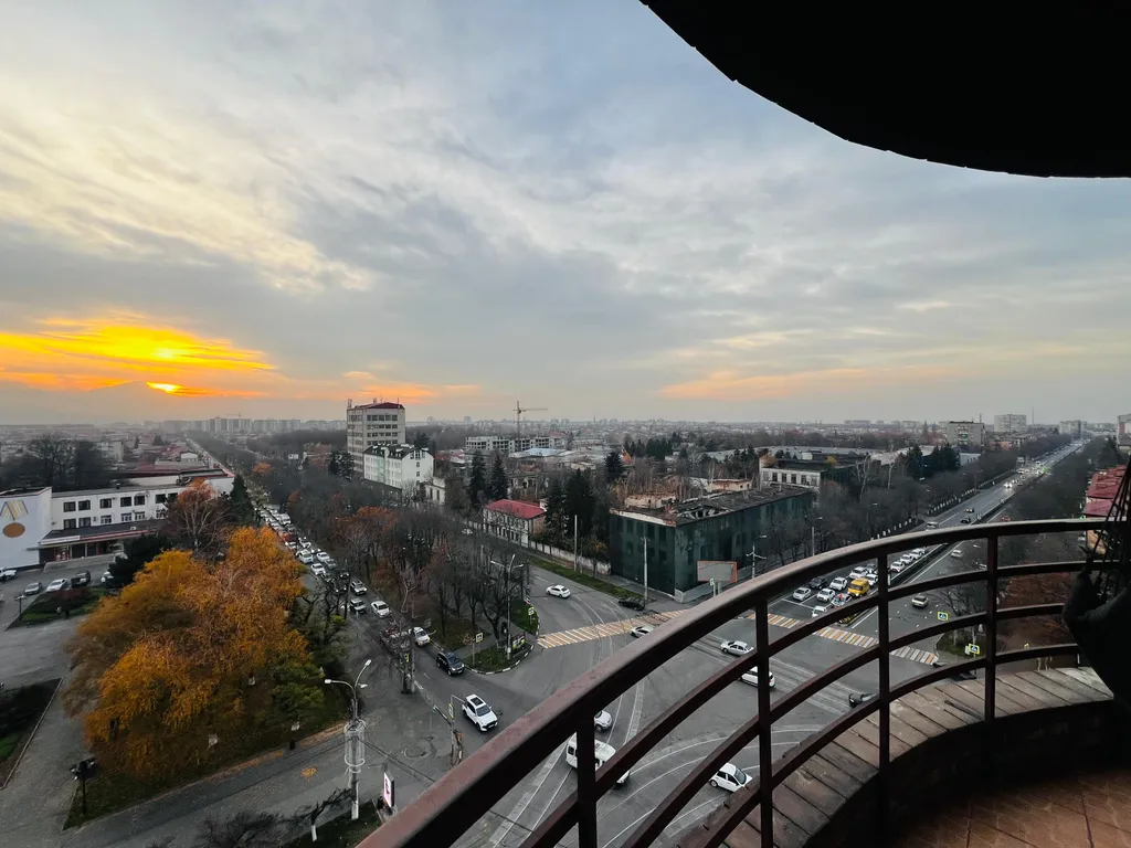 Уютная квартира с видом на город и горы