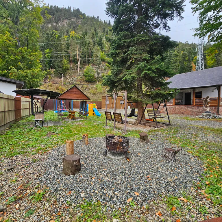 Котедж . Дом у подножия горы!