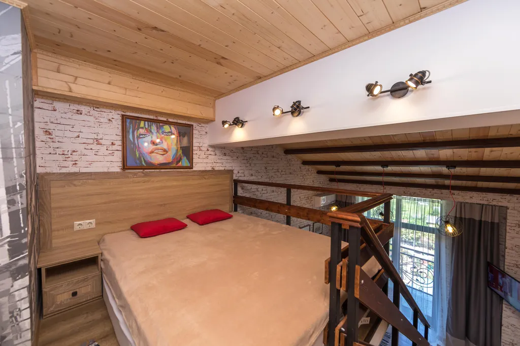 Двухуровневая стильная квартира у моря