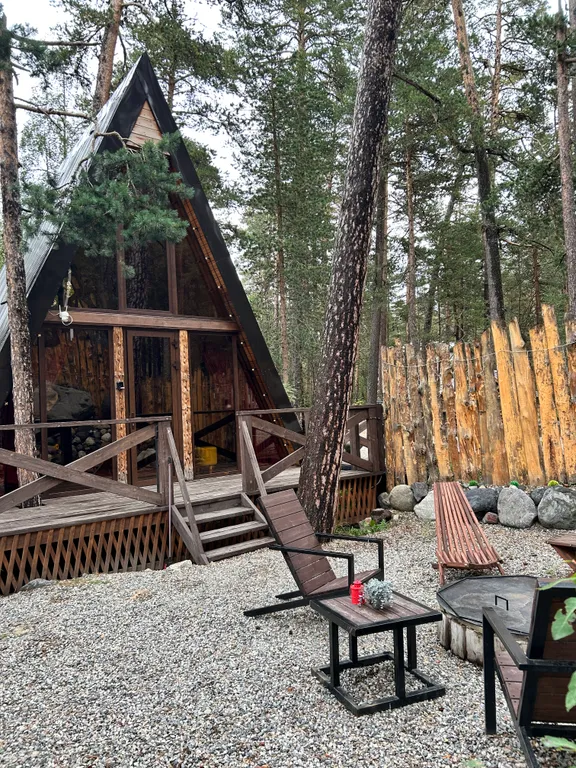 Атмосферный А-фрейм в сердце соснового бора с видом на Эльбрус